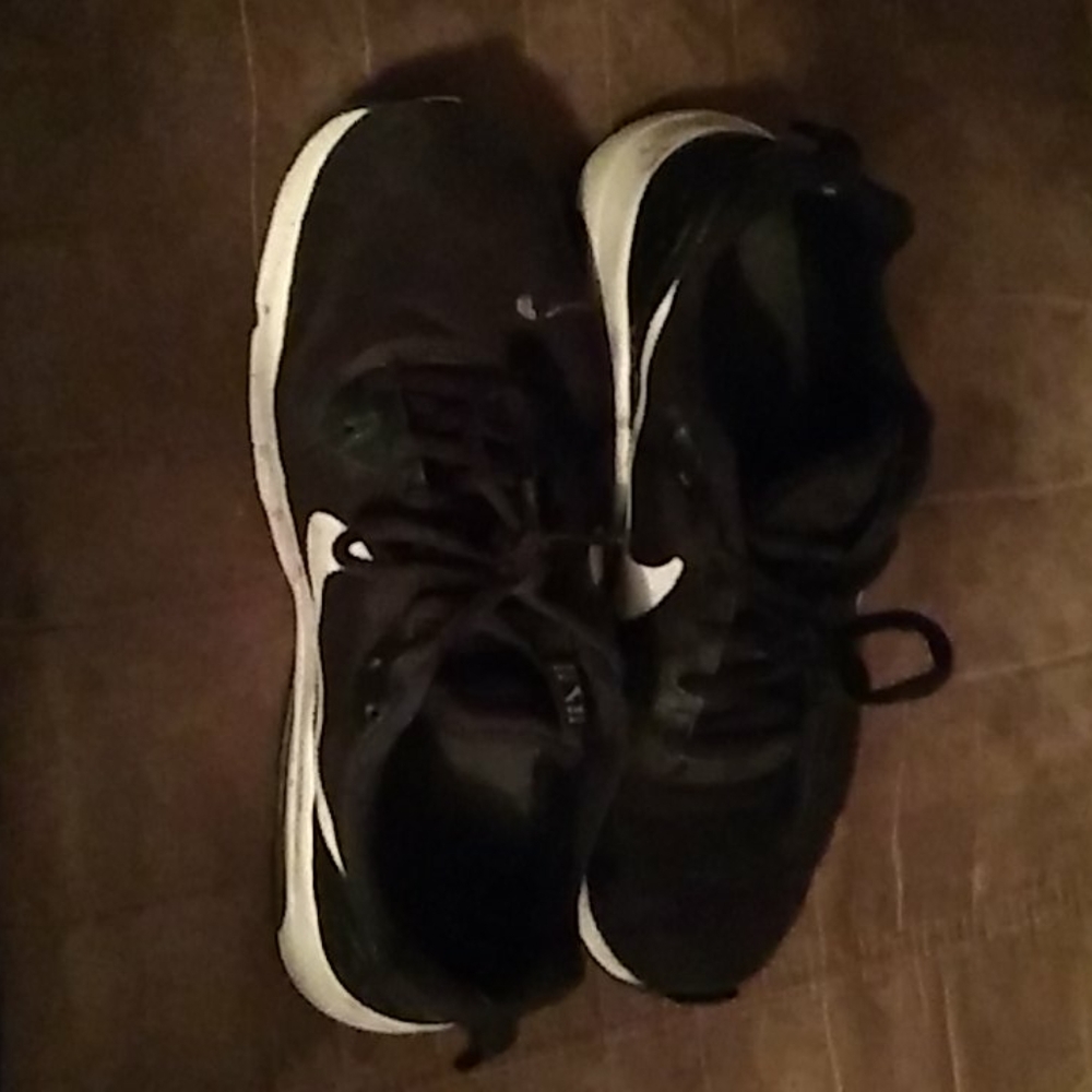 Nikes - Picture 2 of 3